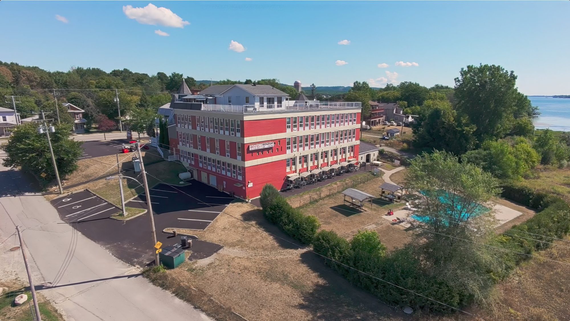 Auberge Montebello Hotel, aerial drone photo by Jeff Poissant of Evolving Media & Design Inc.